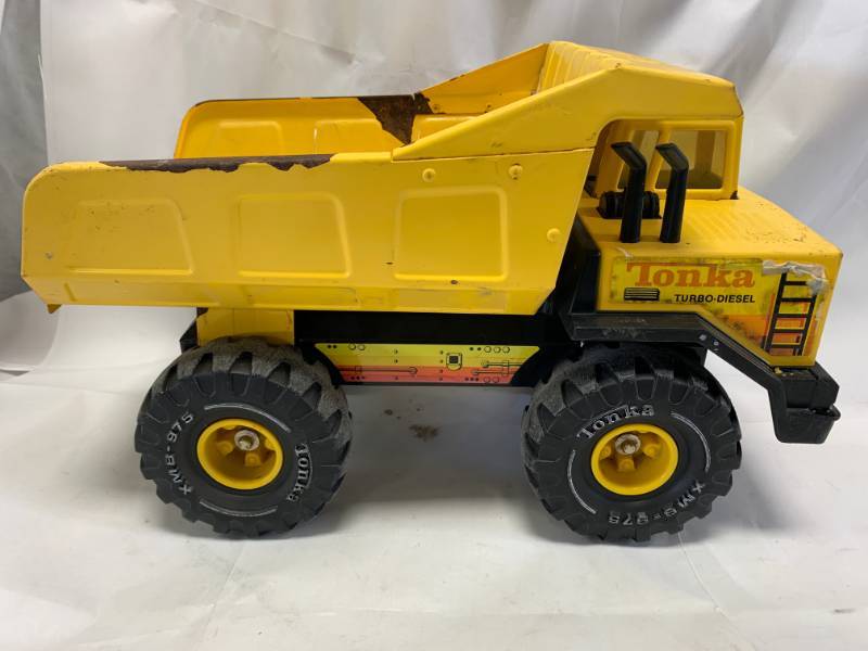 lot 24 image: Vintage Tonka Dump Truck