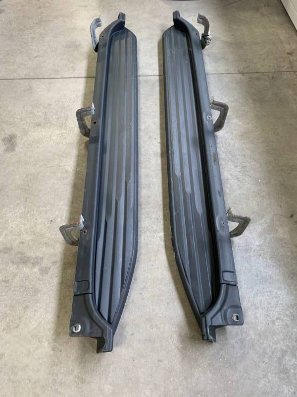 lot 26 image: 2015-17 GM Escalade Yukon Tahoe Running Boards