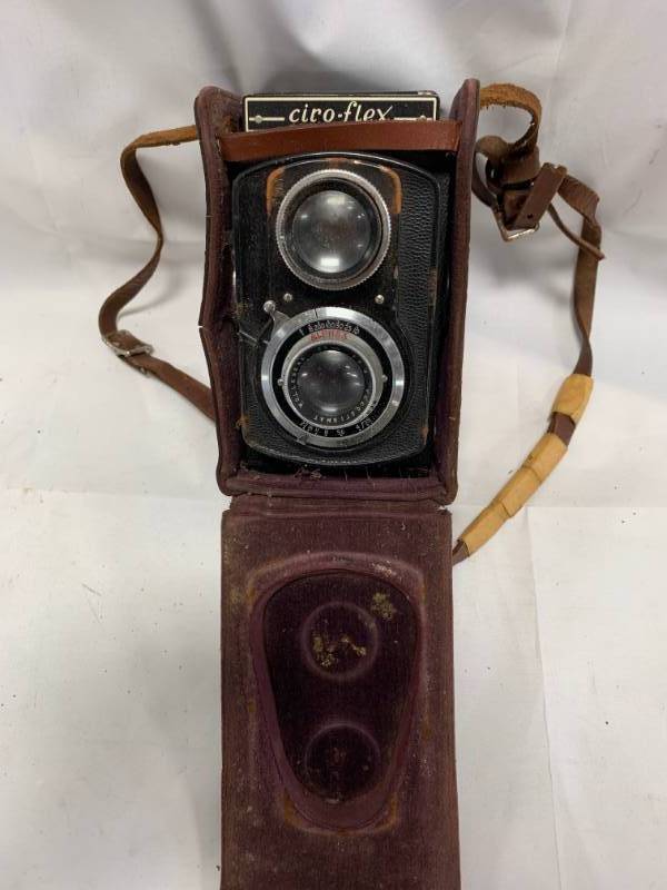 lot 31 image: Ciro-Flex Vintage Camera