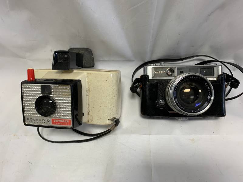 lot 42 image: Model 20 & Yashica Lynx -14 Camera wCase