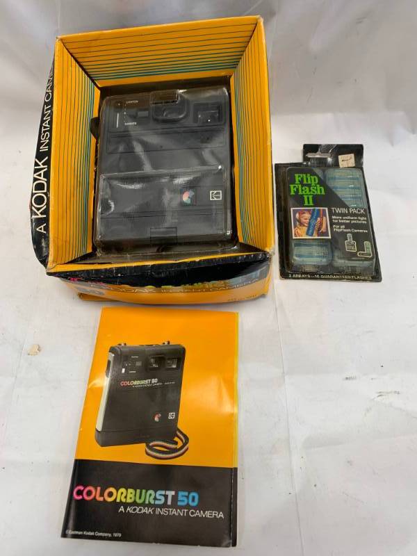 lot 43 image: Kodak Colorburst 50 Camera w 16 Flashes