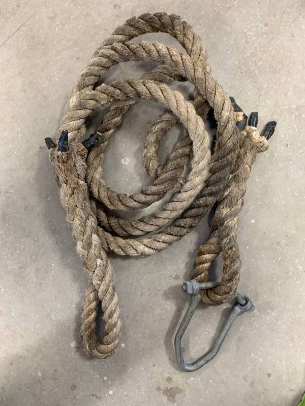 lot 48 image: 1 x 12 Nylon 3 Stand Twist Tow Rope with Clevis