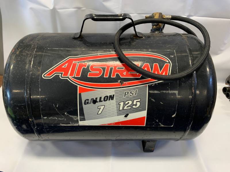 lot 51 image: Air Stream 7 Gallon Air Tank