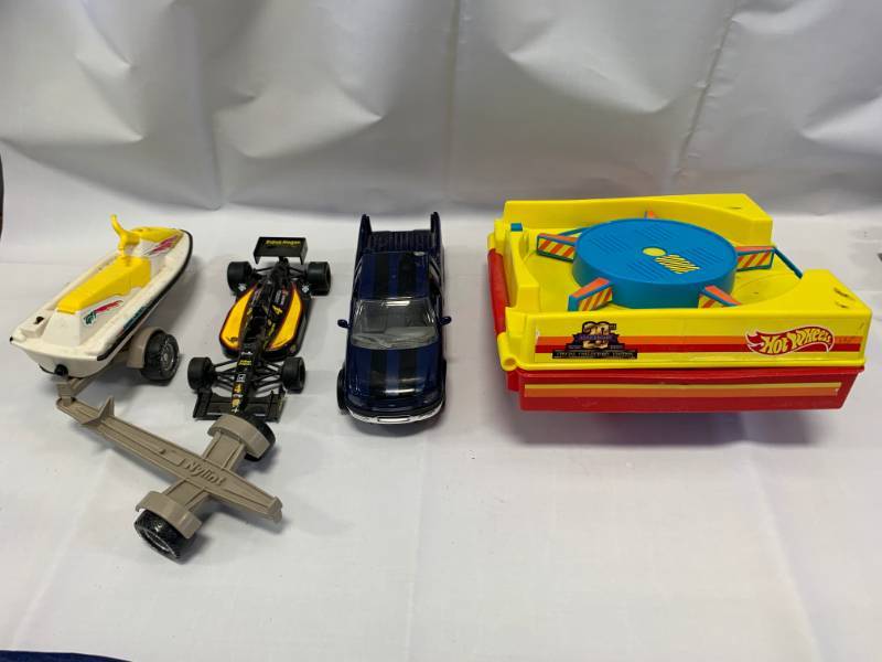 lot 59 image: Hot Wheels, Vehicles, Jet Ski with Trailer