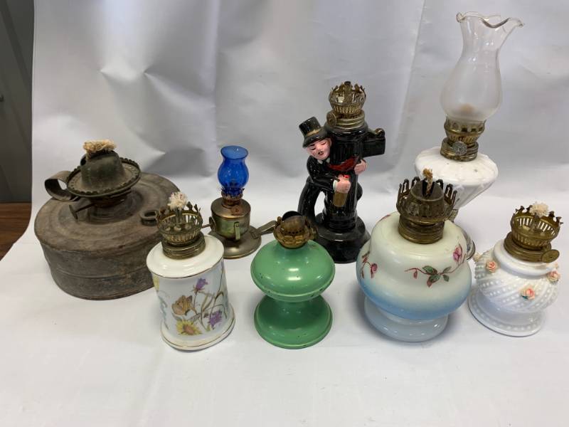 lot 76 image: Lot of 8 Vintage Oil Lamps