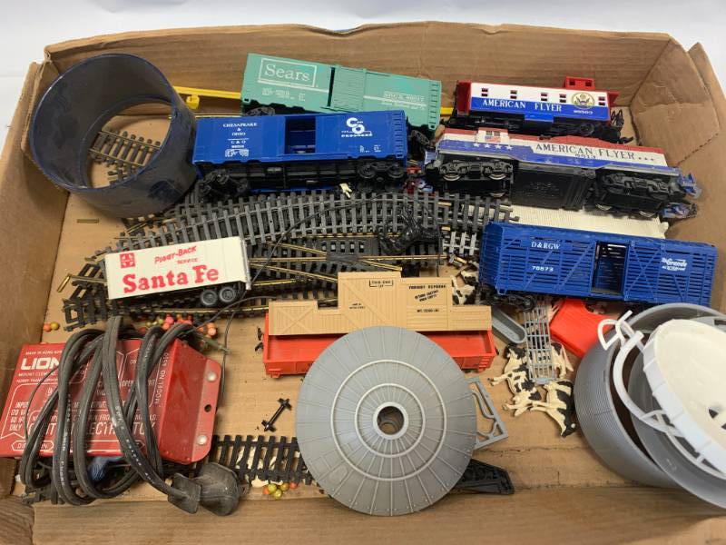 lot 81 image: Lionel Train Set
