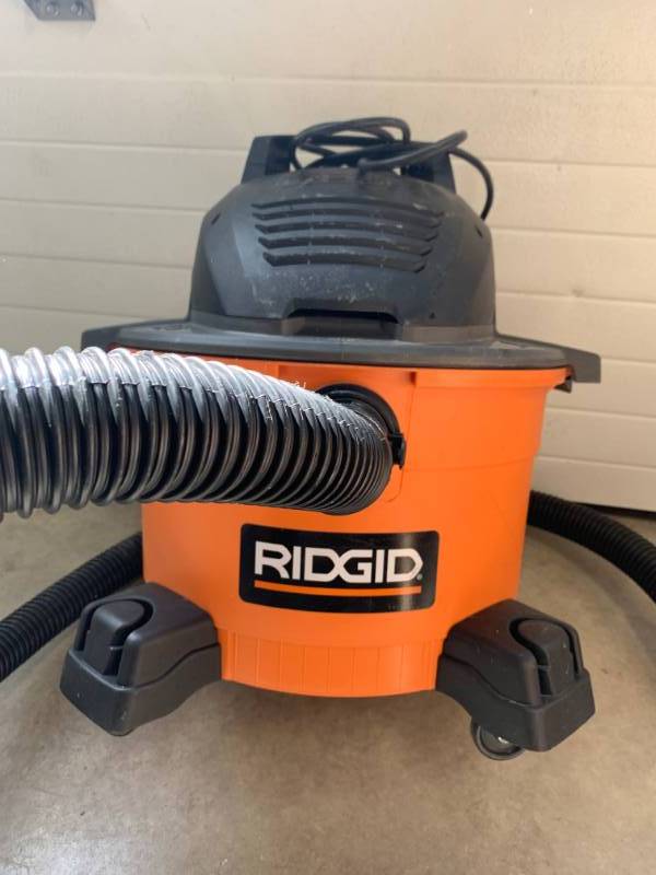 lot 101 image: Ridgid 6 Gallon Wet  Dry Vacuum (works great)