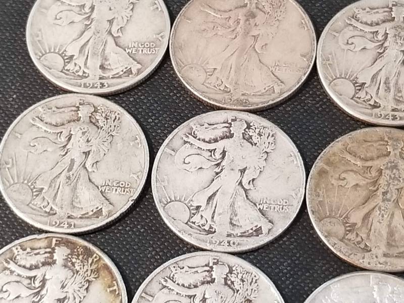 GROUP OF 20 WALKING LIBERTY SILVER HALF DOLLARS