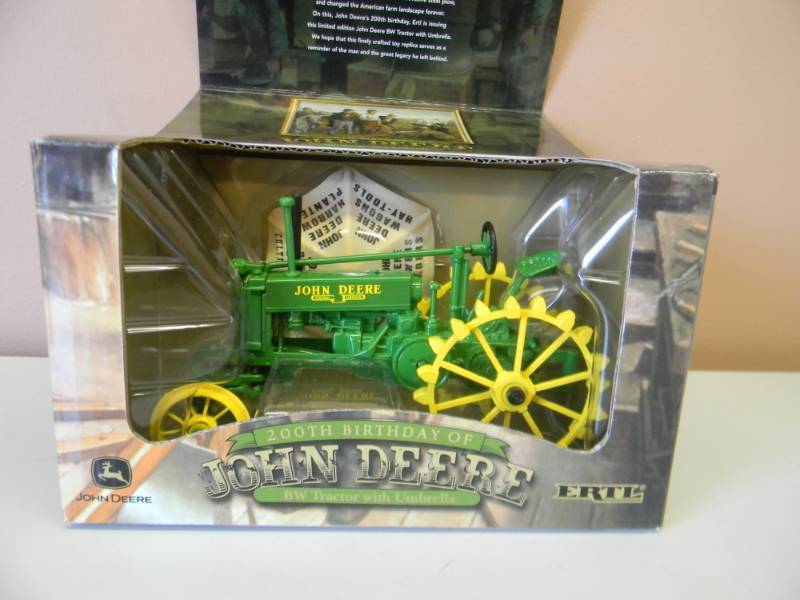 lot 4 image: ERTL JOHN DEERE 200TH BIRTHDAY BW TRACTOR WITH UMBRELLA - AWESOME PIECE- 116 SCALE - SEE PICTURES