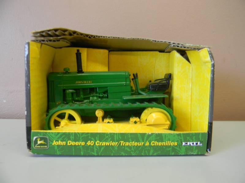 lot 5 image: ERTL JOHN DEERE 40 CRAWLER DIE CAST 116 SCALE - NEW IN BOX - NICE - SEE PICTURES