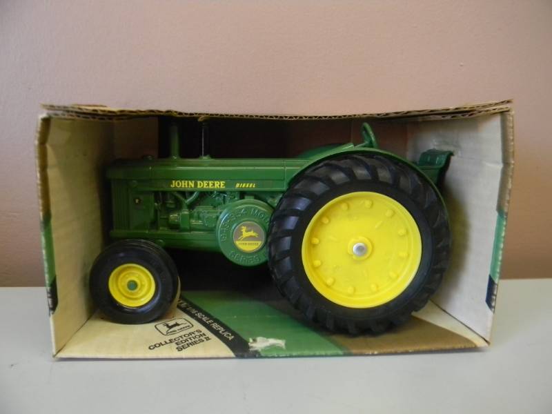 lot 8 image: ERTL JOHN DEERE 19491954 MODEL SERIES II DIESEL TRACTOR - NEW IN BOX - NICE - 116 SCALE - SEE PICTURES