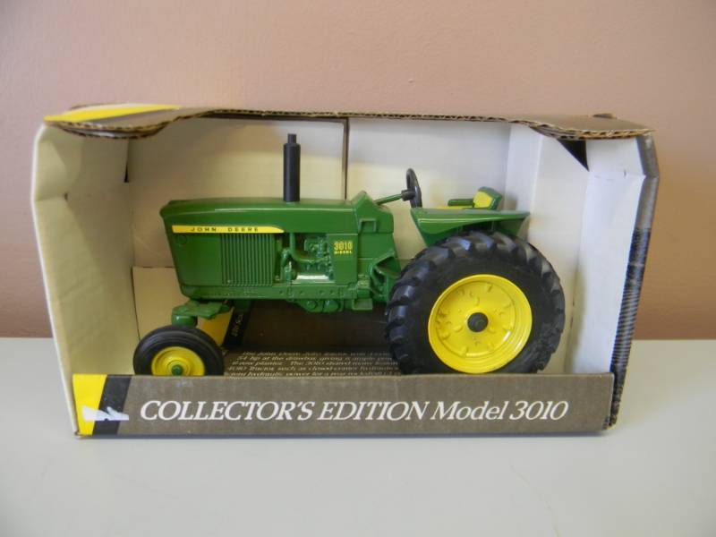 lot 9 image: ERTL JOHN DEERE 1960 MODEL J.D.3010 DIESEL TRACTOR, 1992 SPECIAL EDITION - NEW IN BOX - SEE PICTURES