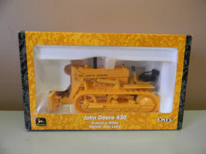 lot 10 image: ERTL JOHN DEERE 430 CRAWLER WBLADE - NEW IN BOX - AWESOME PIECE - 116 SCALE DIE CAST - SEE PICTURES