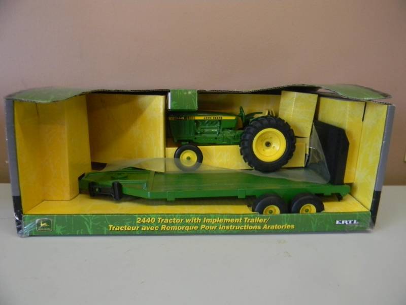 lot 11 image: ERTL JOHN DEERE 2440 TRACTOR WITH IMPLEMENT TRAILER - NEW IN BOX - NICE SET - 116 SCALE DIE CAST - SEE PICTURES