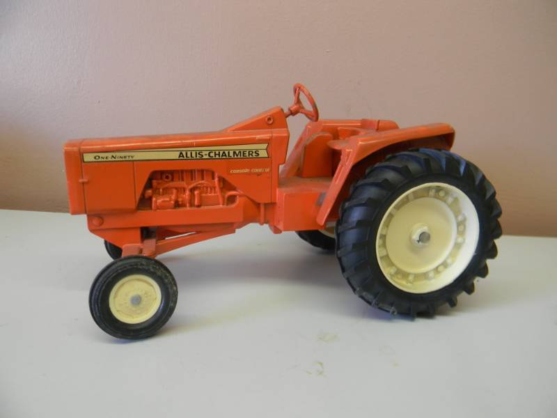 lot 20 image: VINTAGE ALIS-CHALMERS ONE-NINETY WIDE FRONT CONSOLE CONTROL TRACTOR - 116 SCALE - AWESOME PIECE - SEE PICTURES