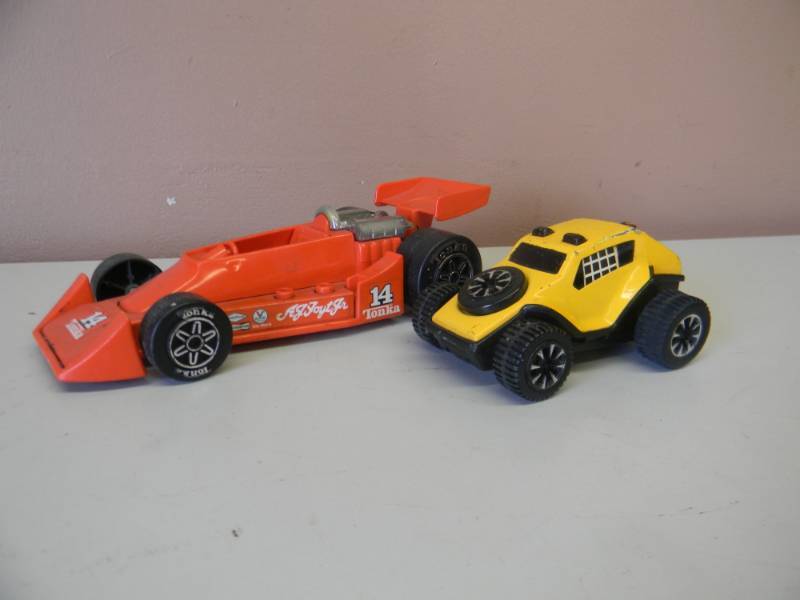 lot 40 image: Vintage 1979 Tonka AJ Foyt Jr 8 Red Indy Race Car Racecar & Tonka Yellow Baja Hot Rod Friction Clutch Popper Race Car Presssd Steel - SEE PICTURES