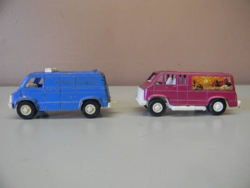 lot 41 image: VINTAGE TOOTSIE TOY CALIF & POLICE VAN - SEE PICTURES