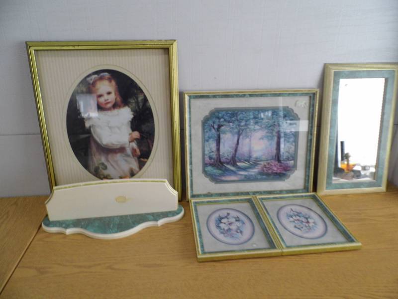 lot 2 image: 6 Piece Artwork