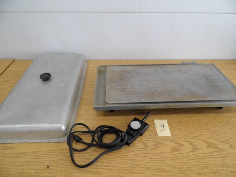 lot 9 image: Dormeyer Model 9900 Griddle wLid