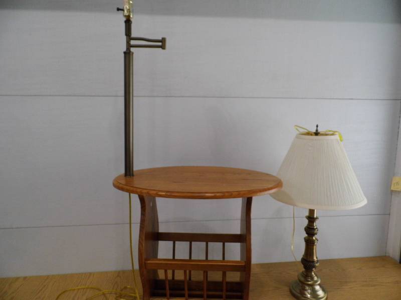 lot 12 image: Lot of 2 Lamps