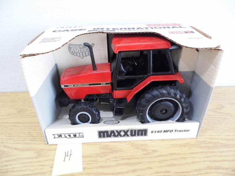 lot 14 image: Ertl Case Tractor