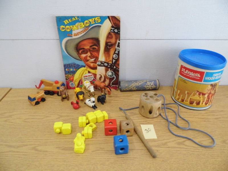 lot 30 image: Playskool Blocks