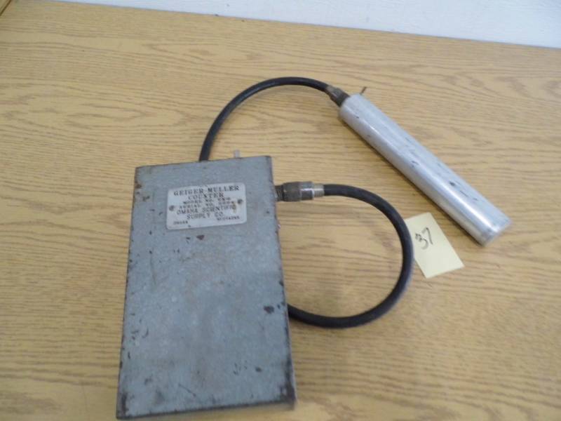 lot 37 image: Geiger - Muller Counter