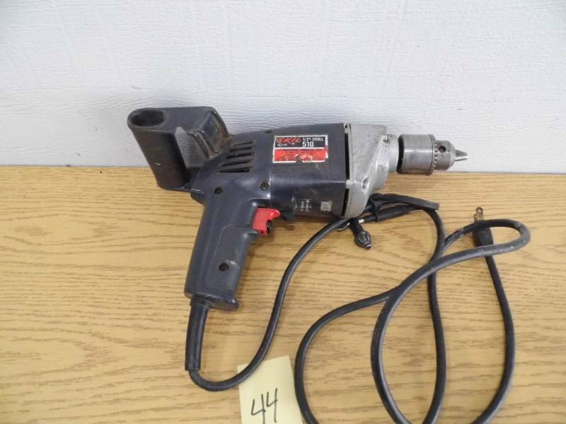 lot 44 image: Skil 12 Drill