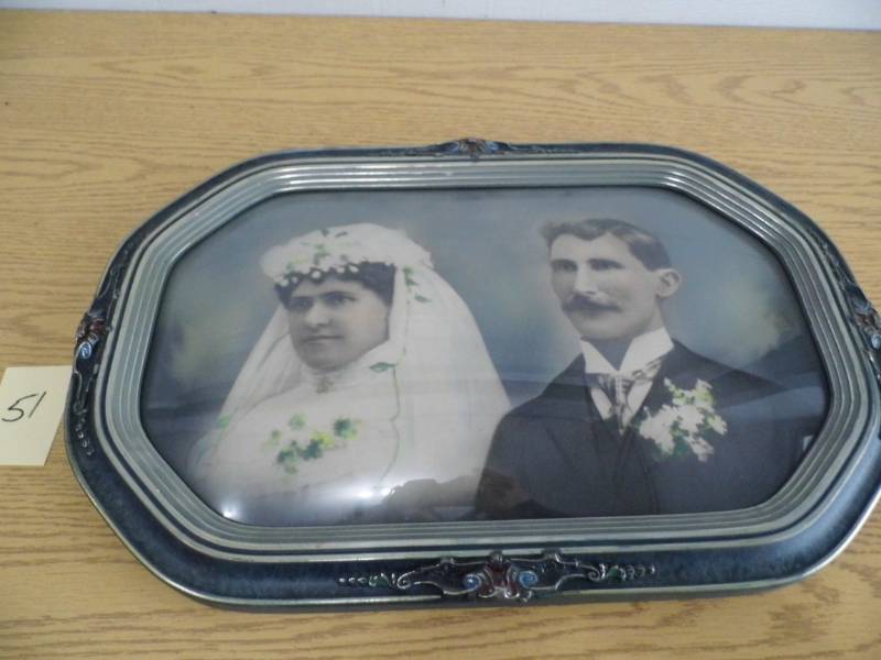 lot 51 image: Antique Picture Frame