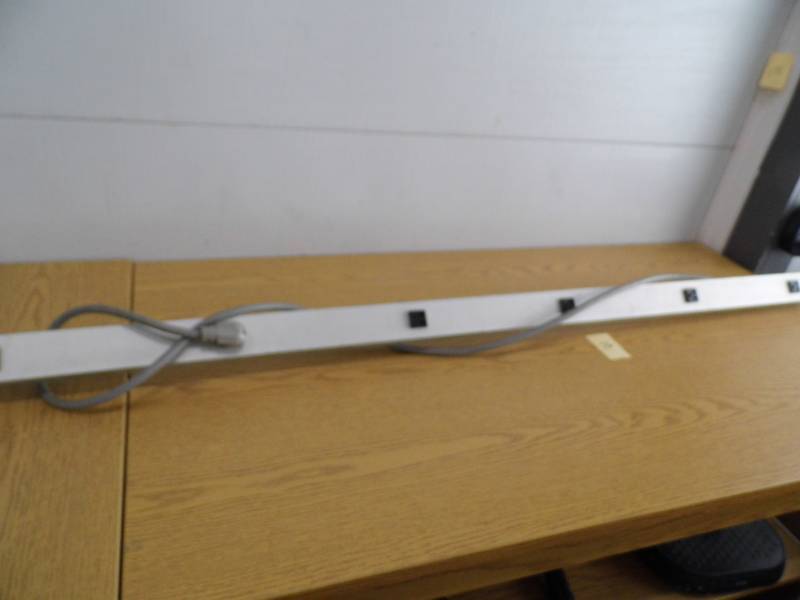 lot 76 image: 5 Foot Power Stip