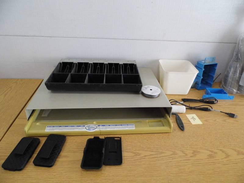 lot 78 image: Pull Out Tray for Desk - Cash Insert