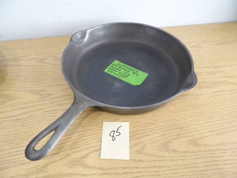 lot 85 image: Griswold Cast Iron Skillet #9