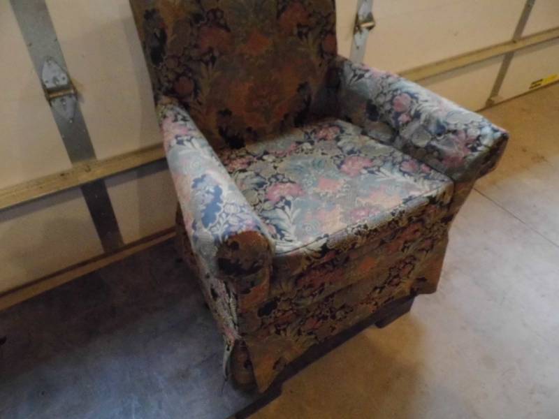 lot 95 image: Upholstered Chair