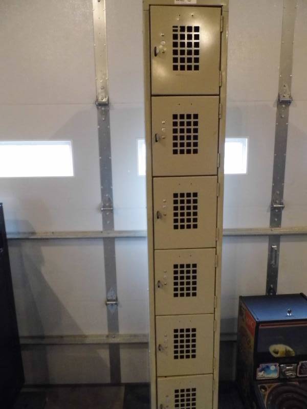 lot 96 image: Lockers