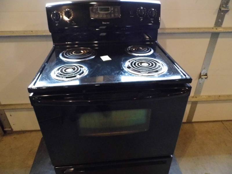 lot 98 image: Magic Chef Stove