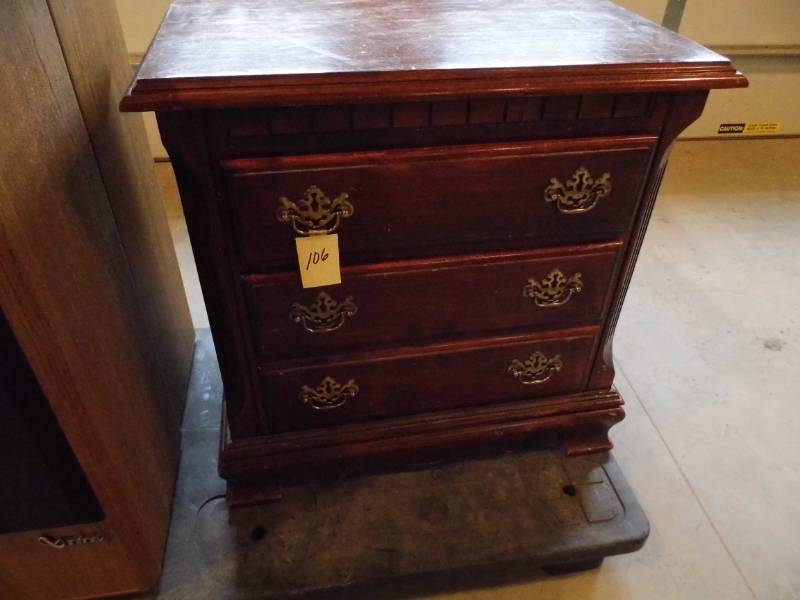 lot 106 image: Nightstand