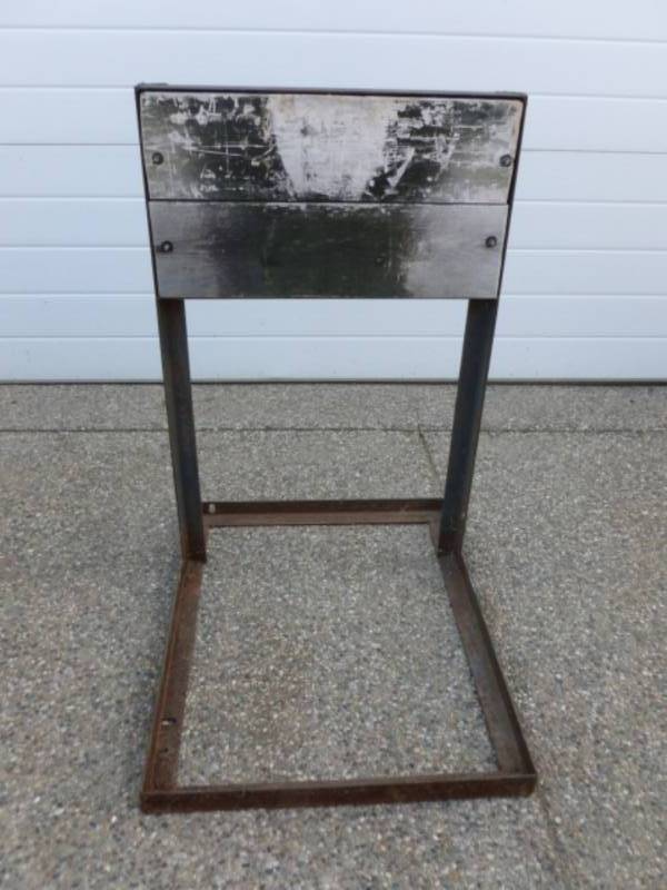 lot 3 image: Boat Motor Stand