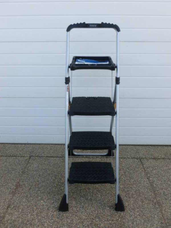 lot 4 image: New Painters Stool