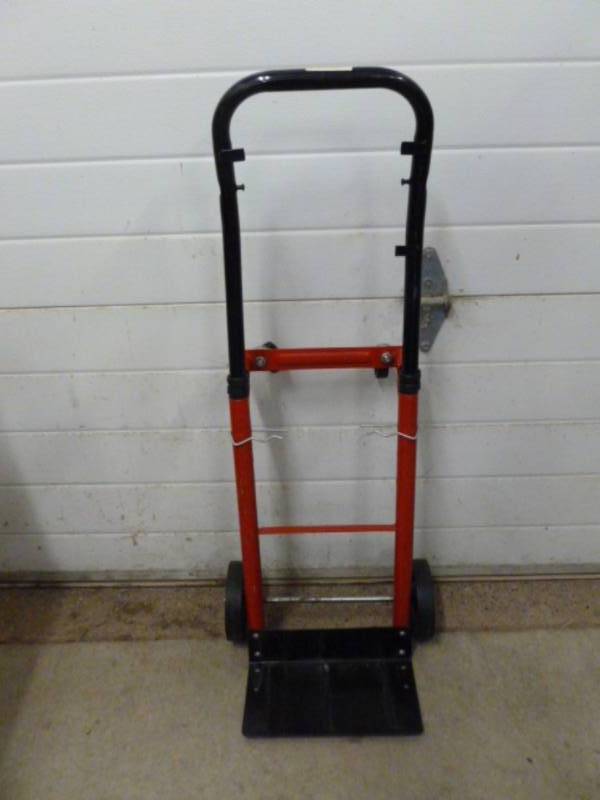lot 7 image: Utility Cart