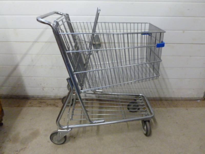 lot 8 image: Shopping Cart