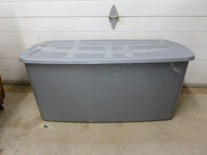 lot 12 image: Storage Tote