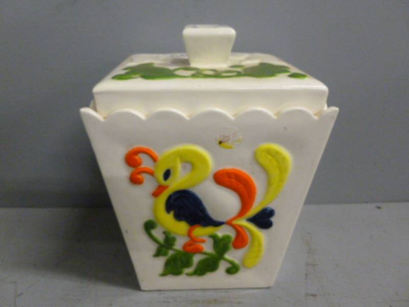 lot 18 image: Vintage Cookie Jar