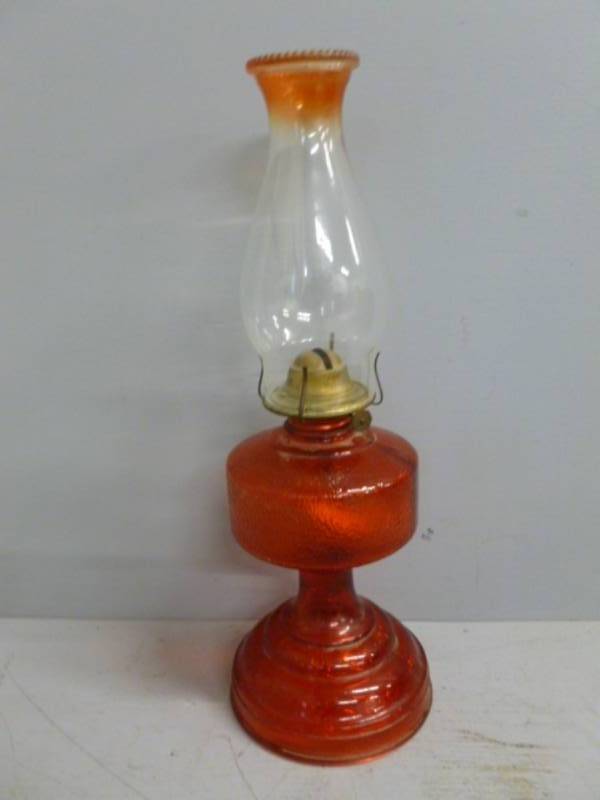 lot 24 image: Vintage Oil Lamp