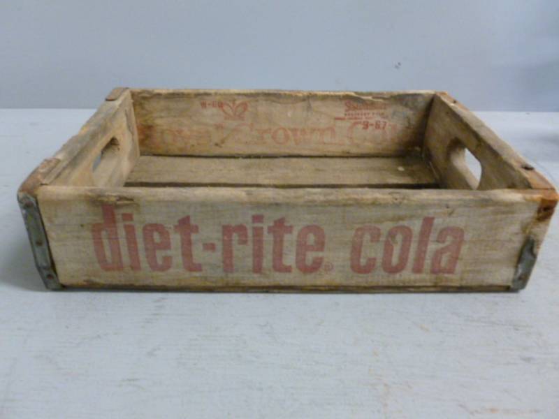 lot 28 image: Vintage Wooden Box