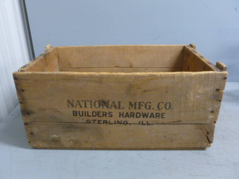 lot 29 image: Vintage Wooden Box