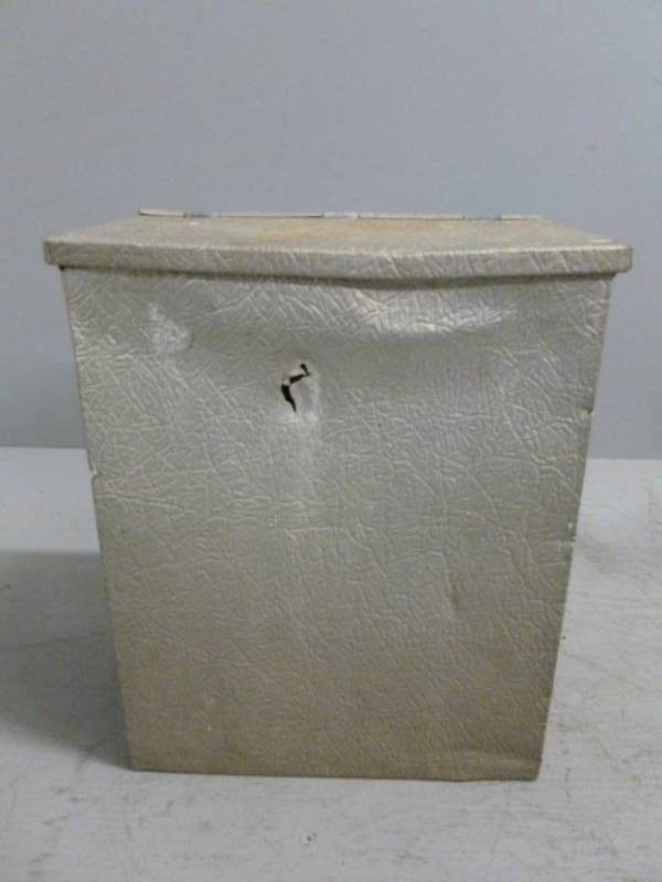 lot 30 image: Vintage Milk Cooler