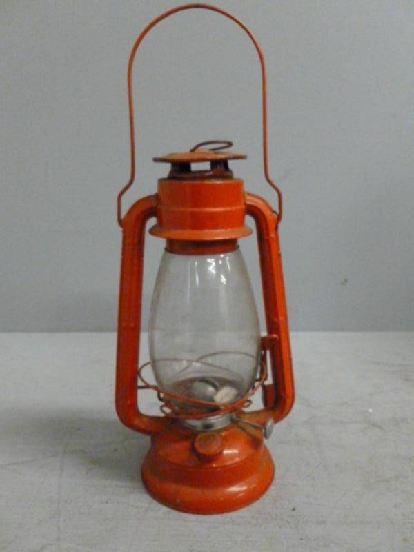 lot 44 image: Vintage Barn Lantern