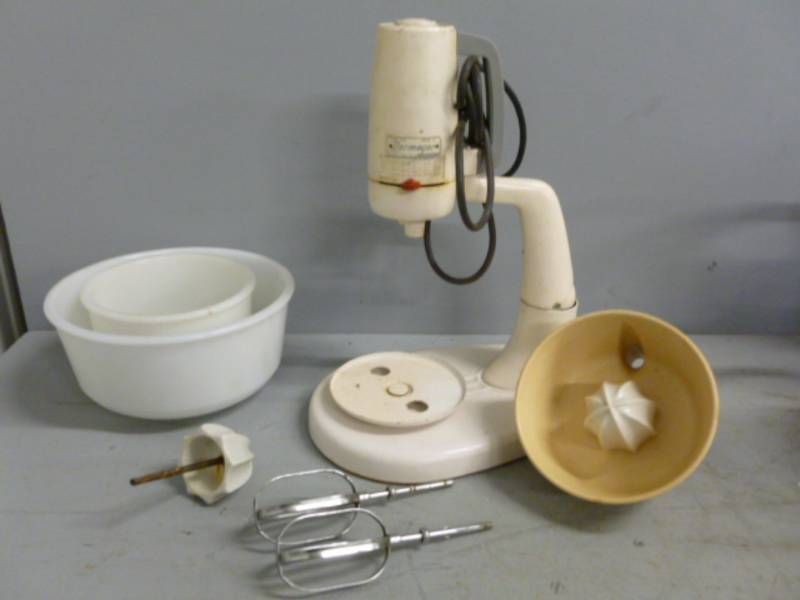 lot 47 image: Vintage Kitchen