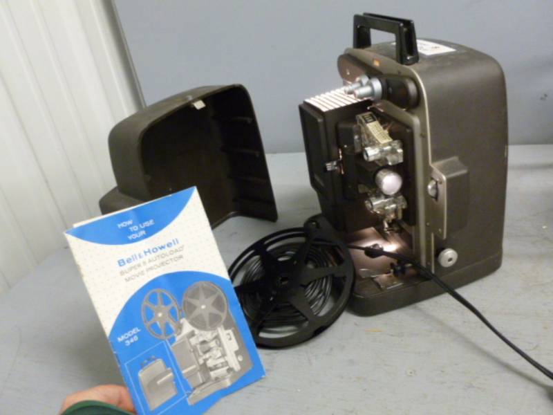 lot 48 image: Vintage 8mm Projector