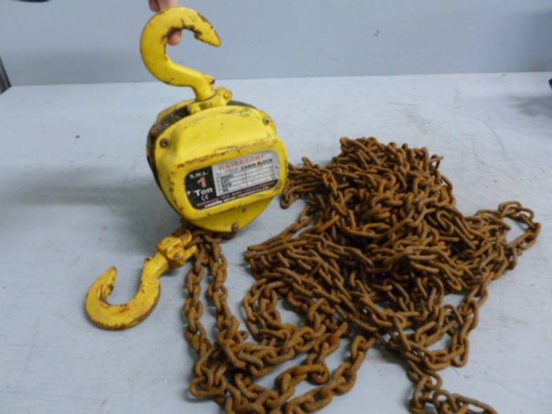 lot 53 image: Chain Hoist